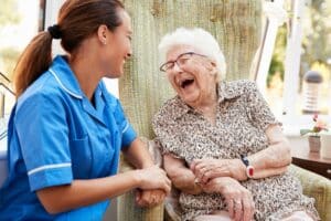 Pflege Jobs Frankfurt mit persönlicher Nähe und Empathie