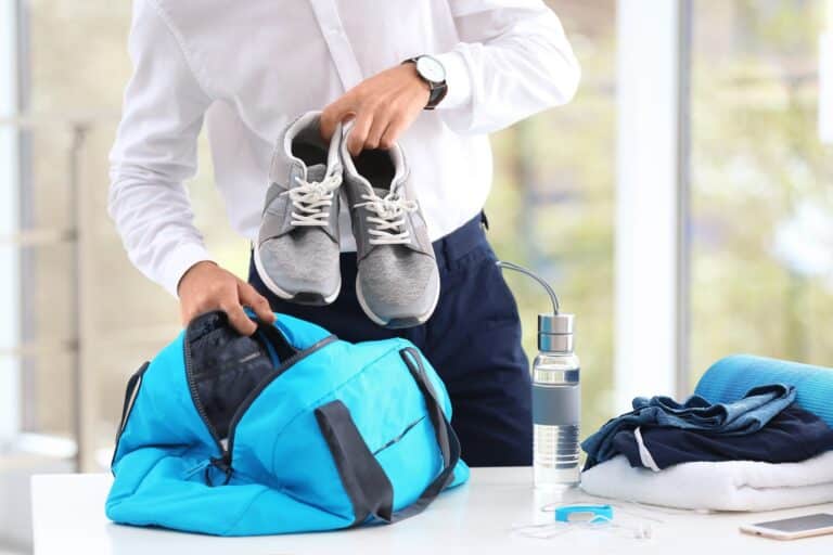 Sporttasche mit Kleidung und Schuhen | Haarentfernung Dortmund