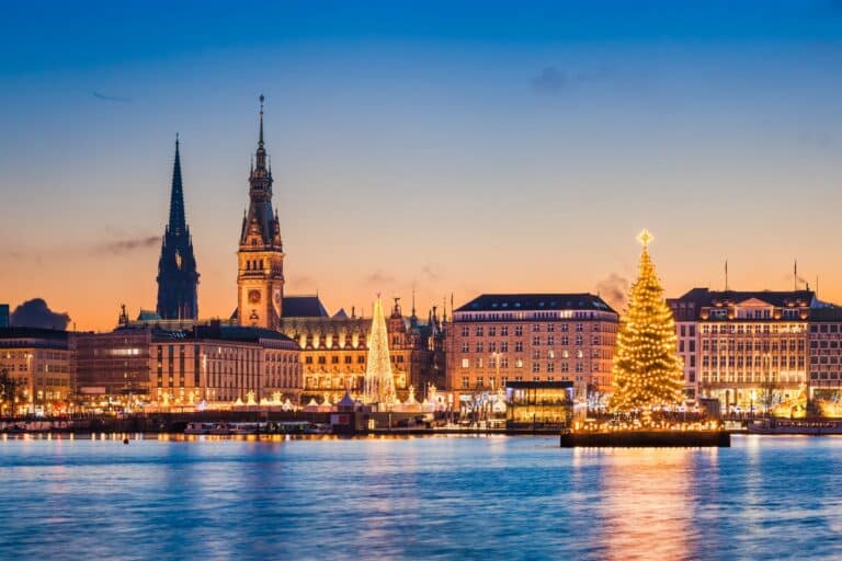 hamburg rathausmarkt weihnachtsbaum alster sonnenuntergang winterlichter